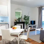 Pelicanstay In Central Paris